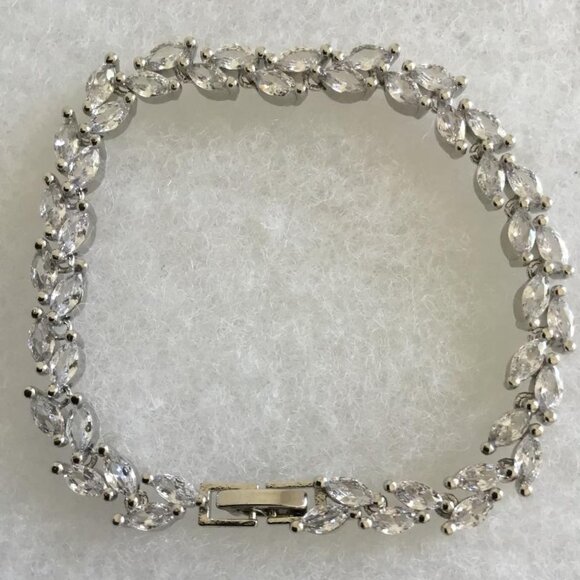 Sterling Silver S925 Tennis Bracelet with Brilliant Marquise Cut Crystals NWOT - Picture 1 of 3